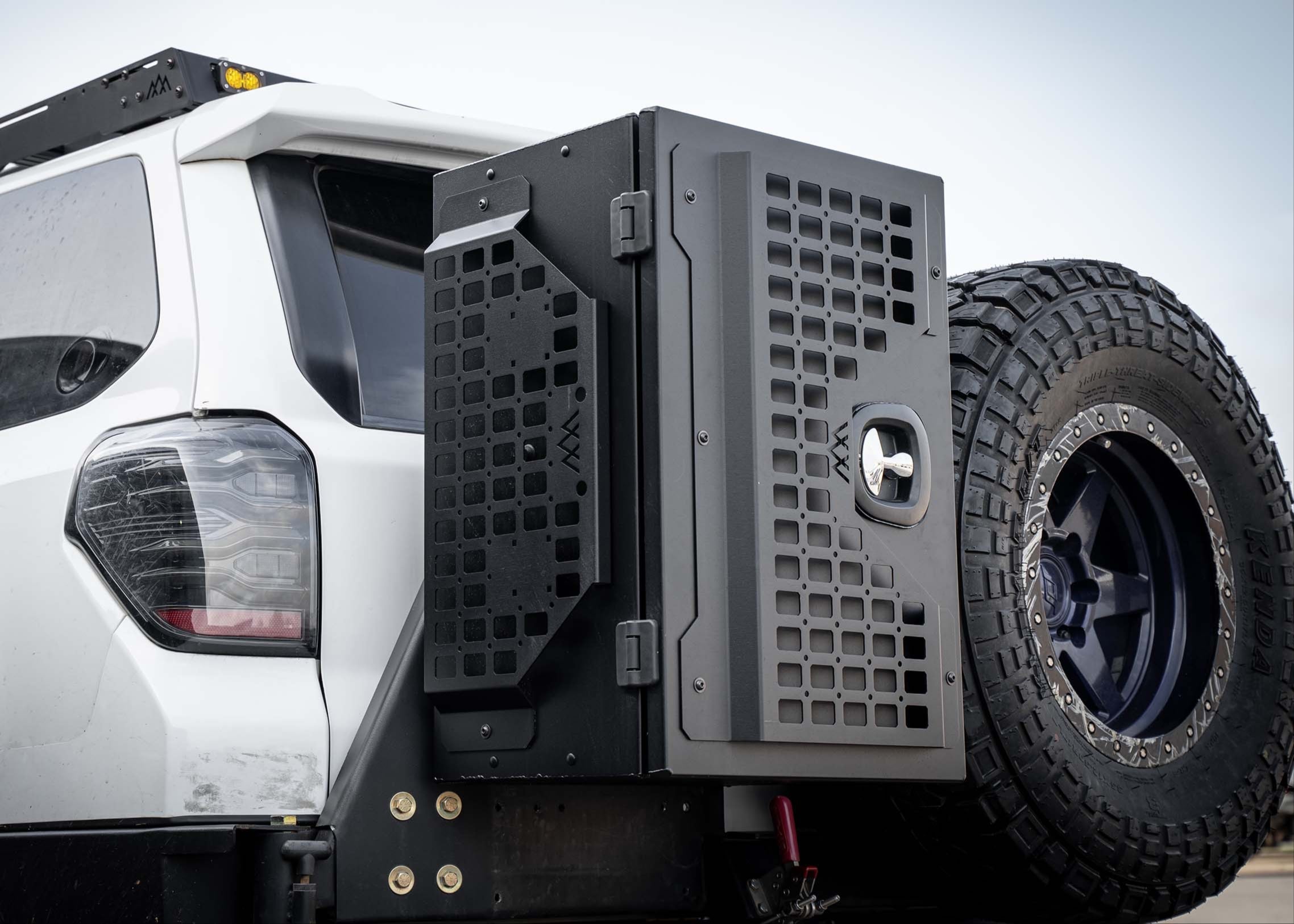 Universal Adventure Storage Box (19x28x15)