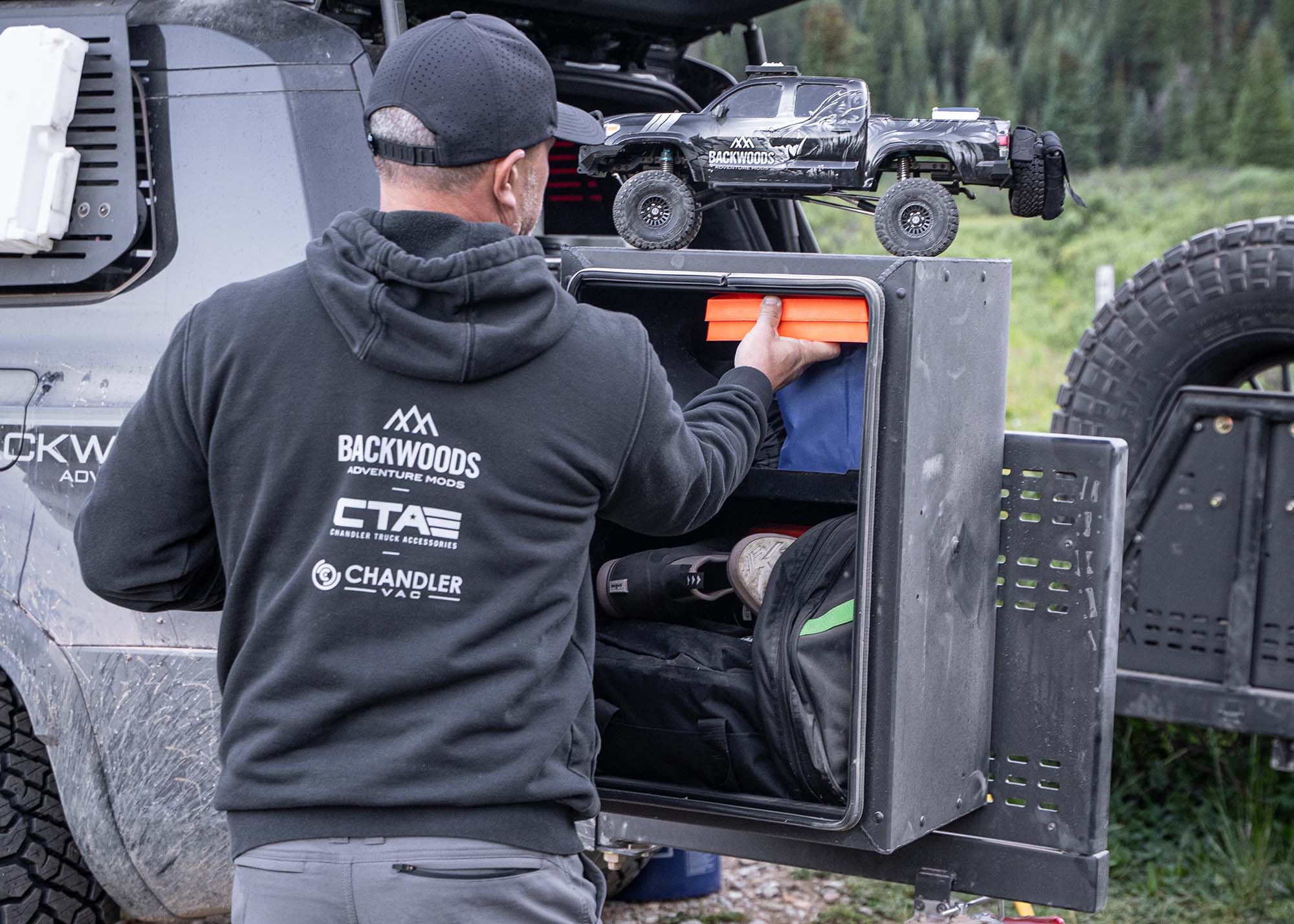 Universal Adventure Storage Box (19x28x15)